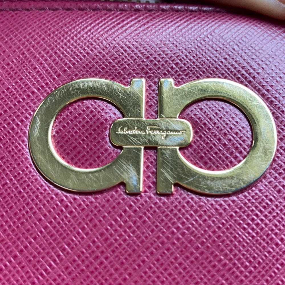 Salvatore Ferragamo berry pink wristlet - Picture 11 of 13